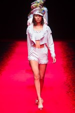 ジン カトウ2014年春夏コレクション - エレガントに表現するアンチ・ミリタリズム｜写真1