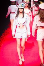 ジン カトウ2014年春夏コレクション - エレガントに表現するアンチ・ミリタリズム｜写真10