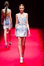 ジン カトウ2014年春夏コレクション - エレガントに表現するアンチ・ミリタリズム｜写真24