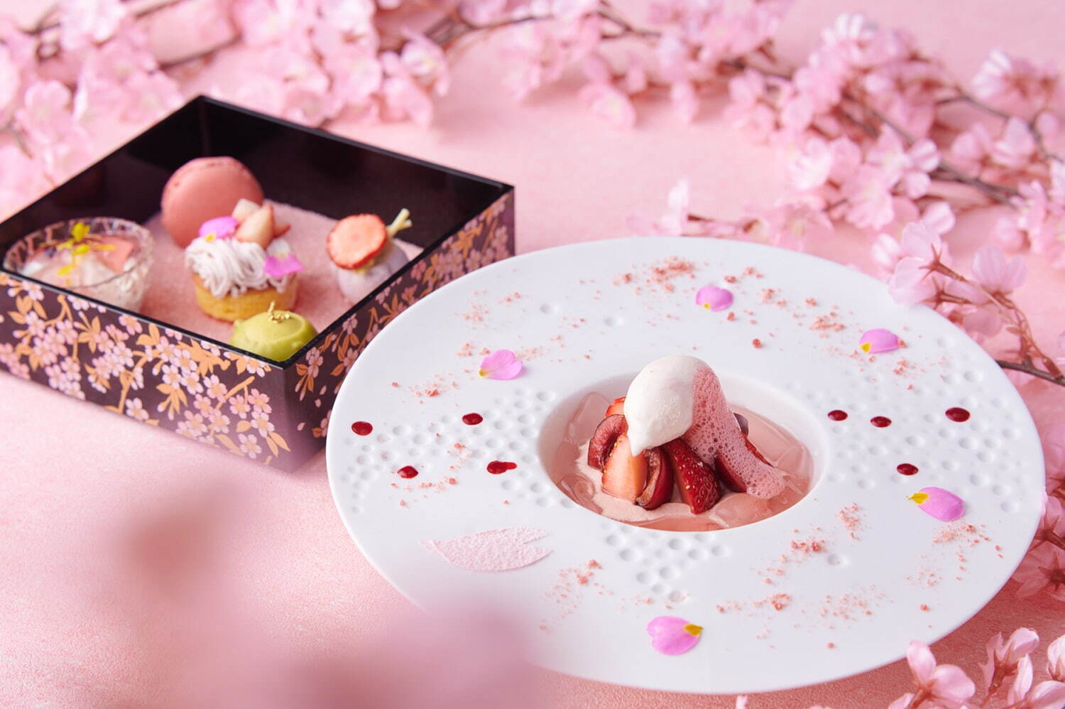 OHANAMIボックス(お重)、桜とベリーの セミフレッド・ローザ