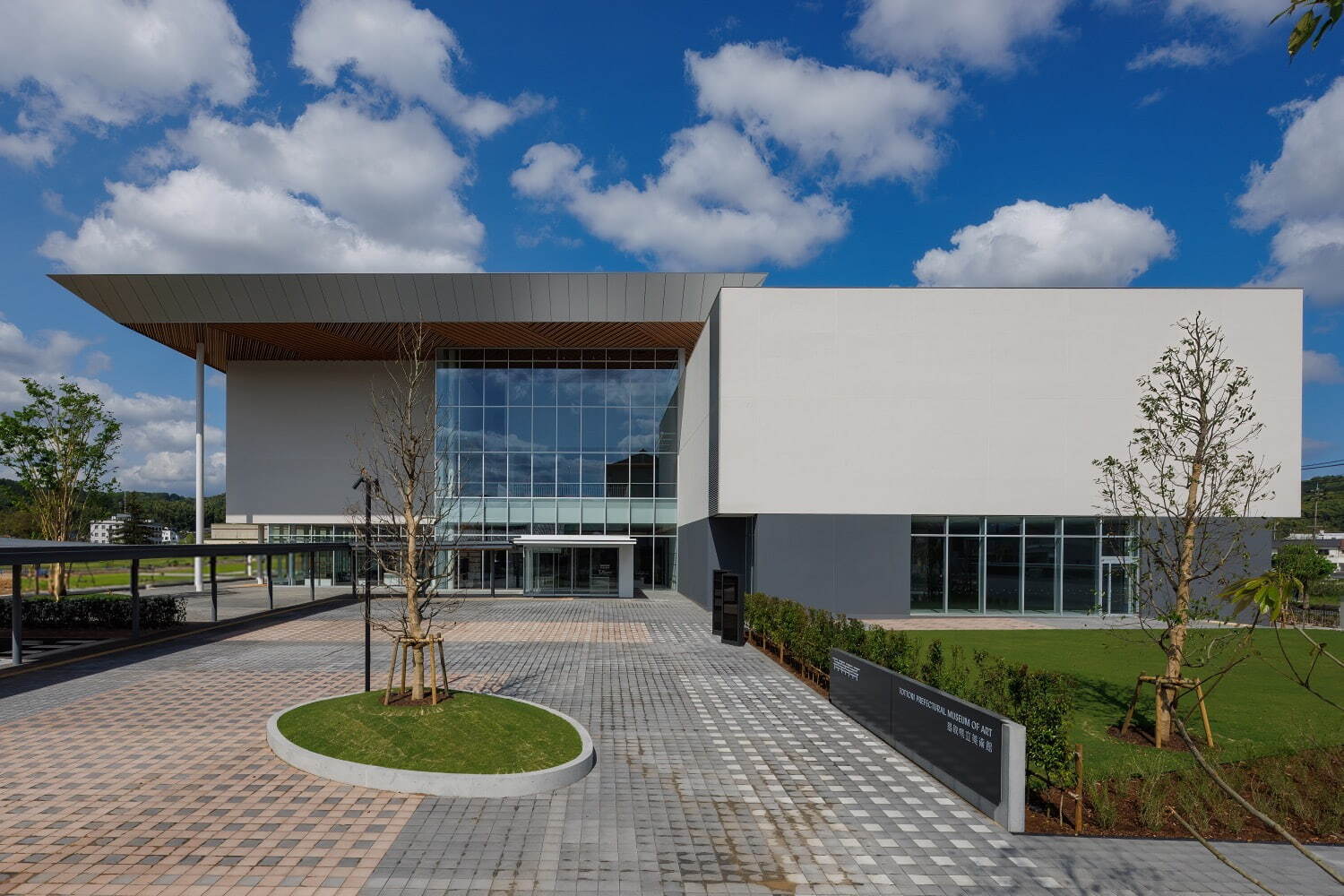 鳥取県立美術館 外観 東側