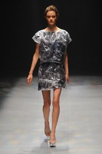 ヨハン クー ゴールドレーベル 2014年春夏 - 視覚効果で魅せる、美しく冷酷なストーリー｜写真24