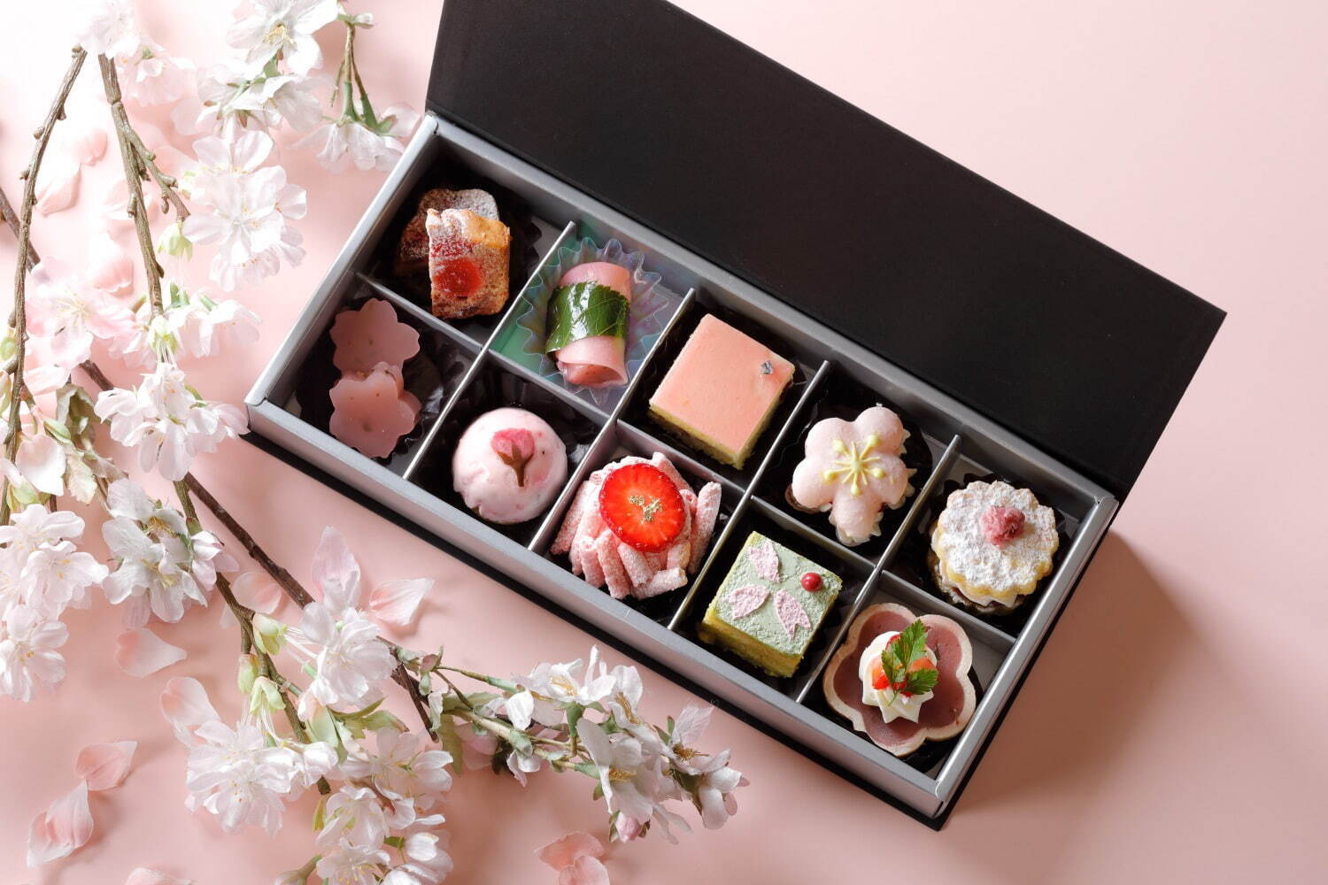 "桜スイーツ"のお花見BOXがウェスティン都ホテル京都から、さくらマカロンや羊羹｜写真1