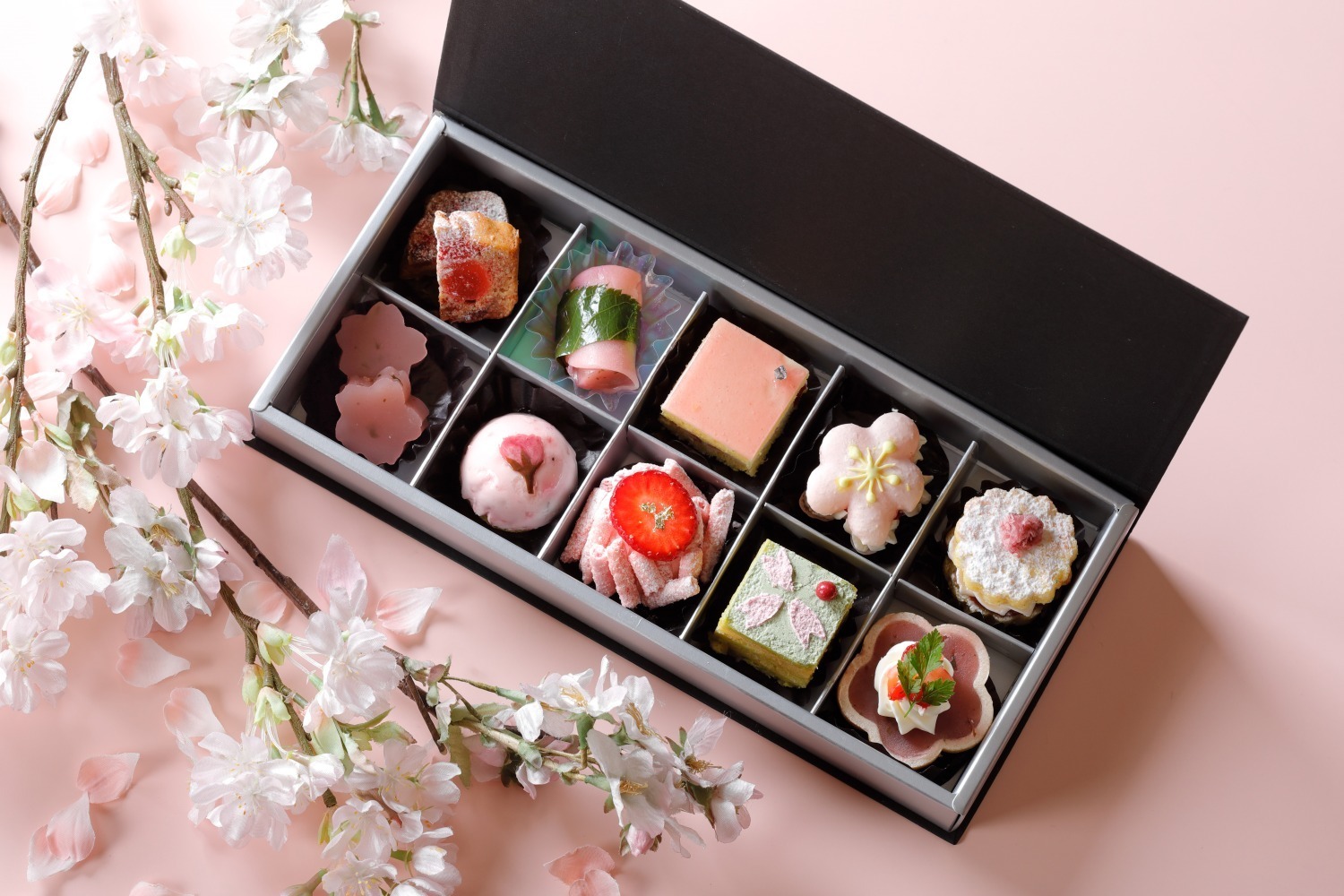 "桜スイーツ"のお花見BOXがウェスティン都ホテル京都から、さくらマカロンや羊羹