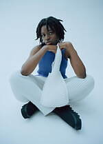 イッセイ ミヤケ“まるでスポンジ”伸び縮みする新作ニット、ジグザグ編み目のスカートやバッグ｜写真5