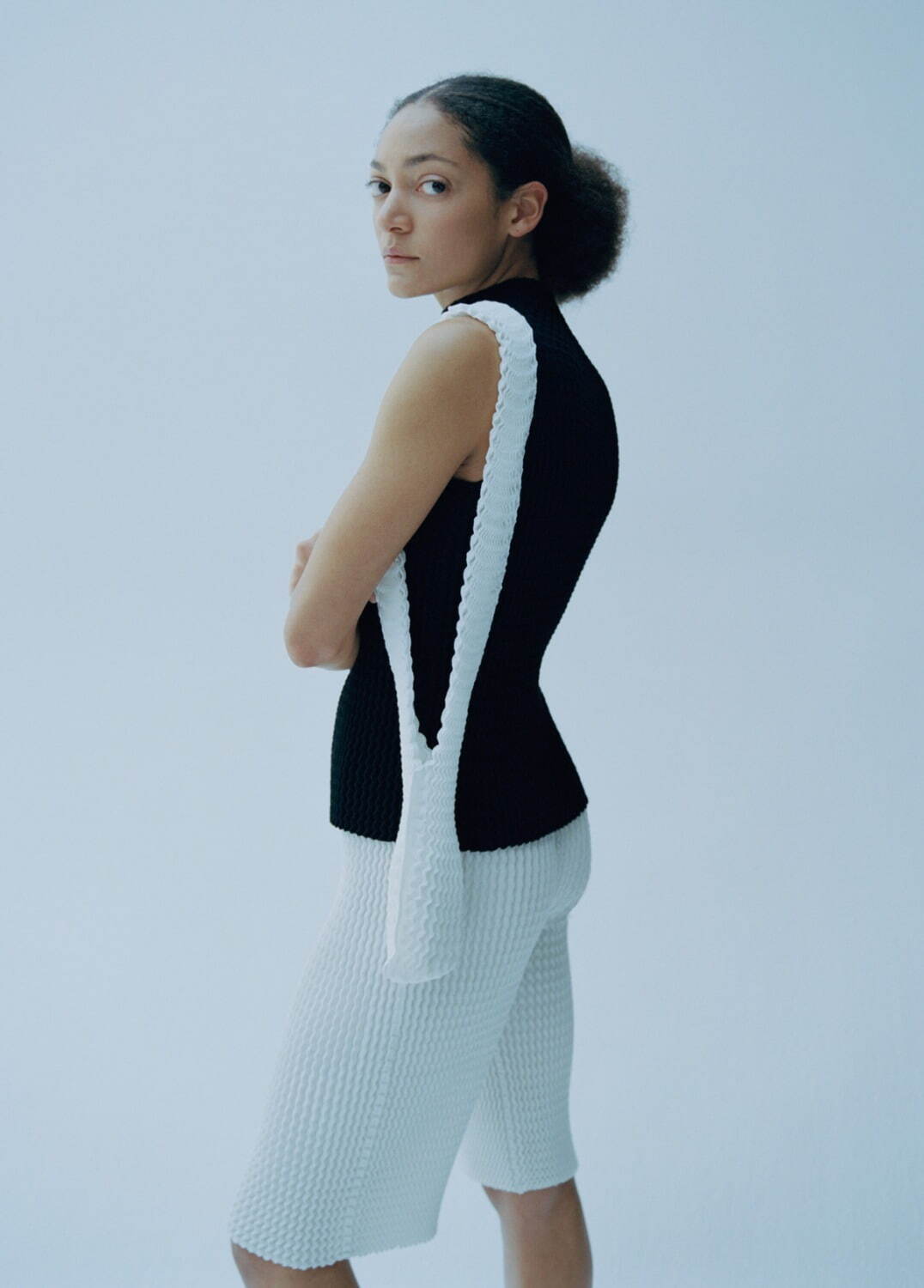 極美✨裾フリンジ伸縮トップス特殊加工／イッセイミヤケ ZIG ZAG PLEATS – isseymiyake.com