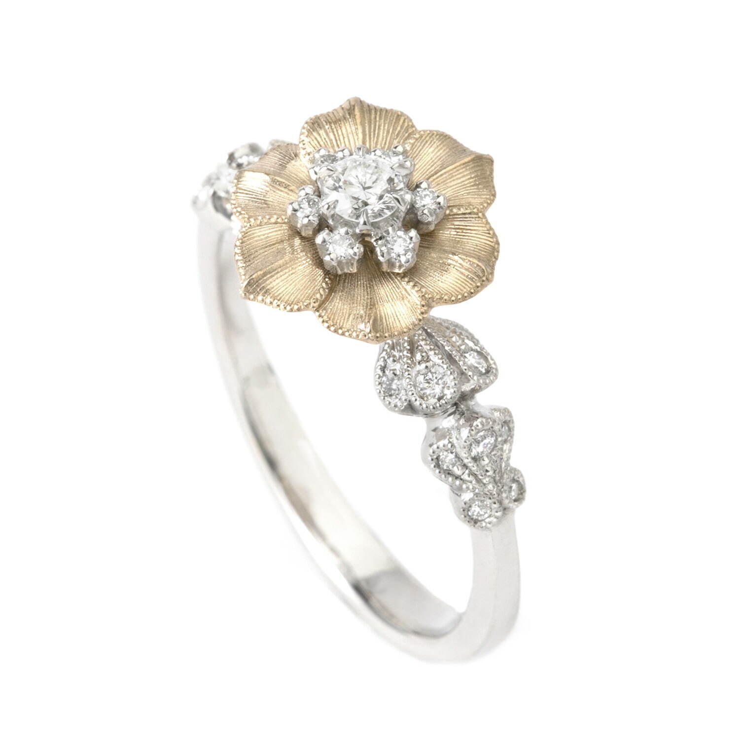アベリから純白の花"ガーデニア"着想の新作リング、花びらに煌めくダイアモンドをセット｜写真3