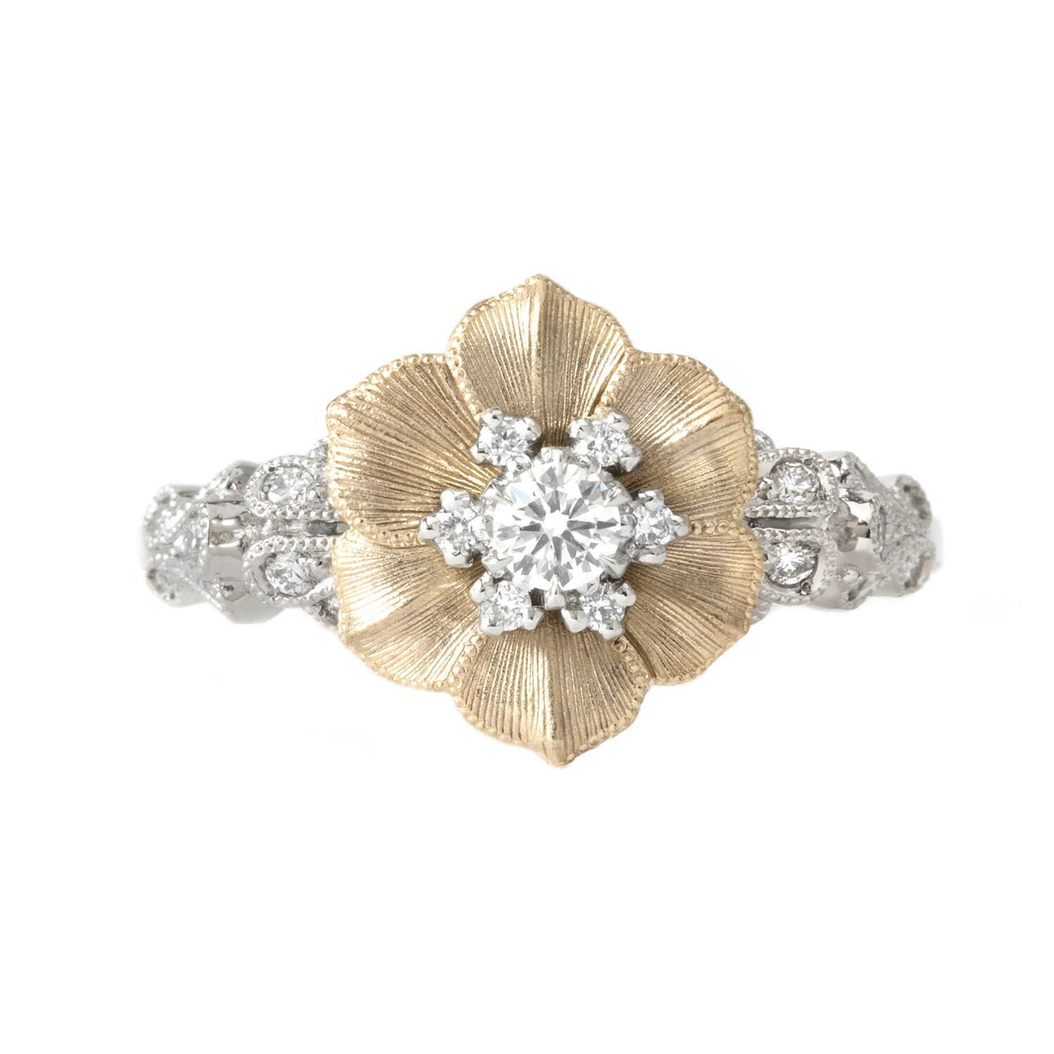 アベリから純白の花"ガーデニア"着想の新作リング、花びらに煌めくダイアモンドをセット｜写真2