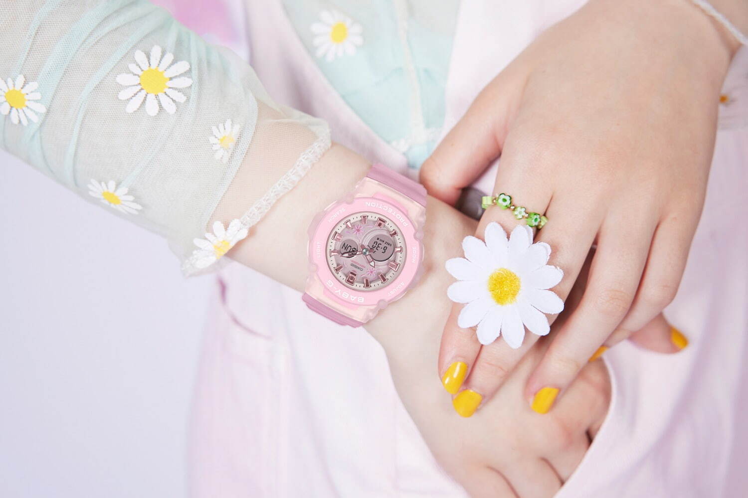 BABY-G“デイジーの花”モチーフのレディース腕時計