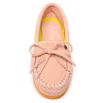 ミネトンカ春めく“パステルカラー”の新色モカシン＆サンダル、淡いピーチとミントの2色で｜写真9