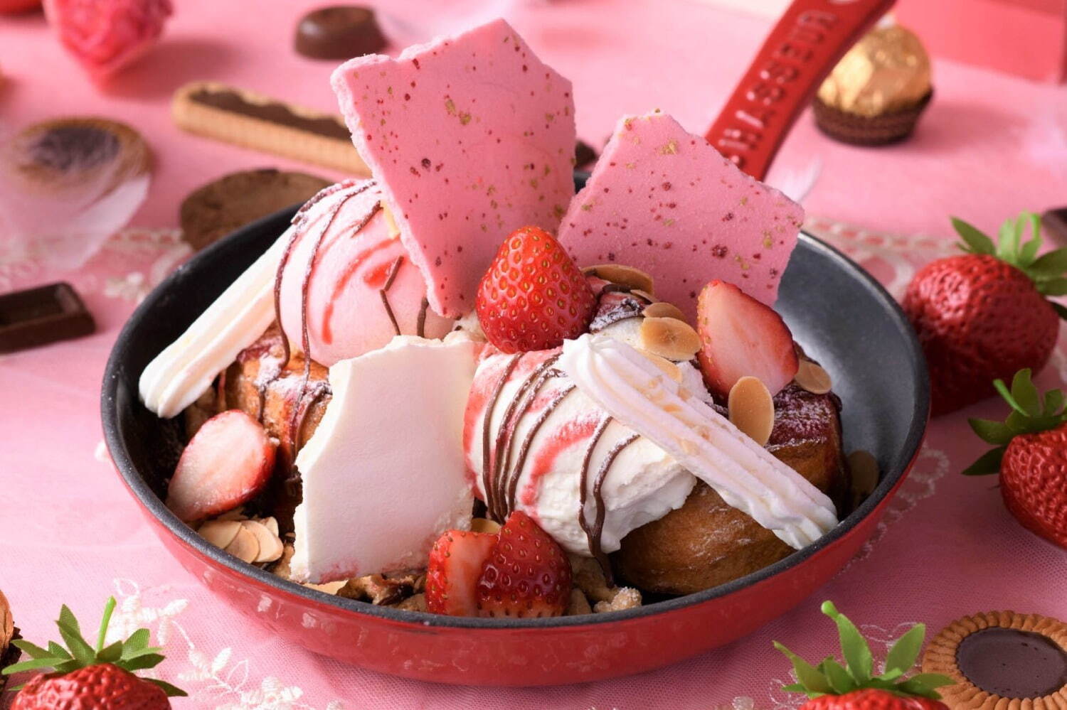 アニヴェルセルカフェ みなとみらい横浜の苺＆チョコレートフェア、生搾りモンブランやアフタヌーンティー