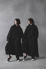 ワイズ バングオン！“黒”の新作チャイナシャツやジャケット、古い民族衣装から着想を得たパンツも｜写真3