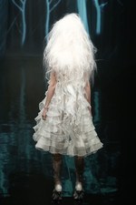 アリスアウアア 2014年春夏コレクション - ヒロインは水死した薄命の少女、恐怖が生み出す美しさ｜写真4