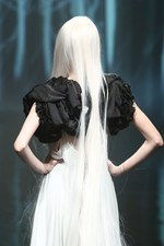 アリスアウアア 2014年春夏コレクション - ヒロインは水死した薄命の少女、恐怖が生み出す美しさ｜写真10