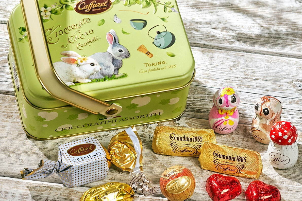 カファレル“子ウサギたちのお茶会”イメージの春カラー缶、抹茶チョコレートをアソート