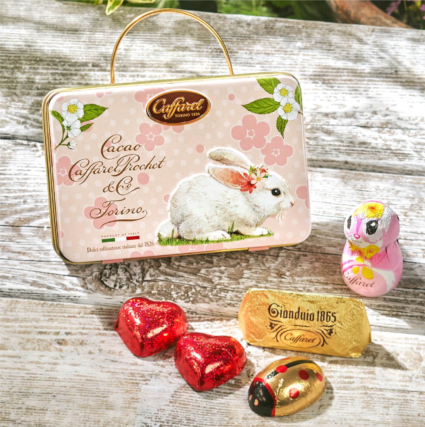 カファレル“子ウサギたちのお茶会”イメージの春カラー缶、抹茶チョコレートをアソート｜写真4