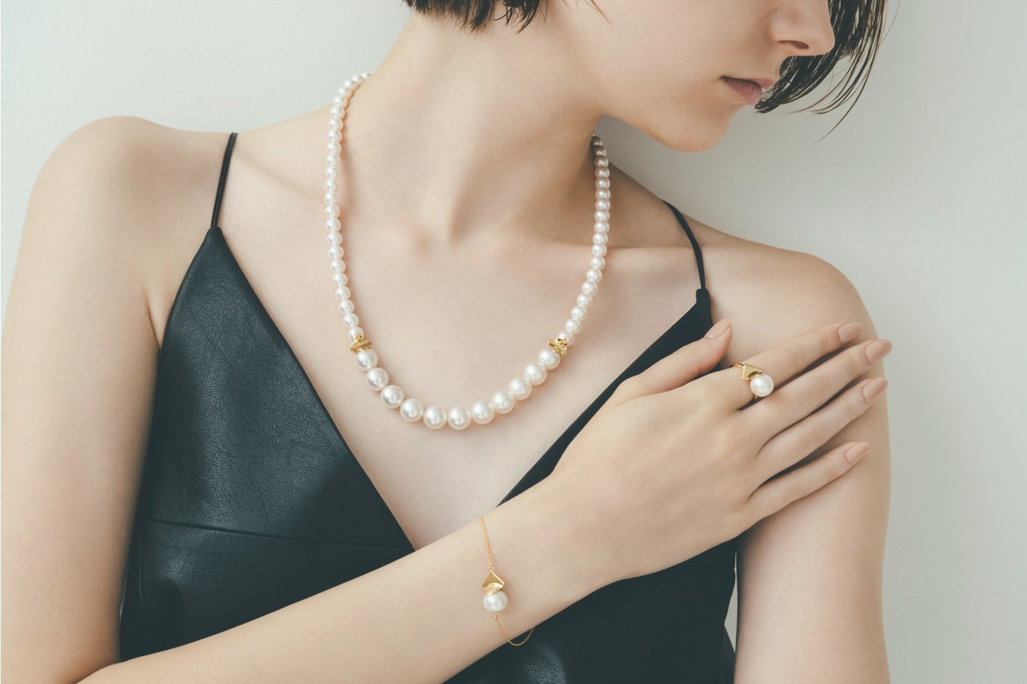 M/G TASAKIの新作パールジュエリー、スクエア型ゴールド×まろやかな真珠の「スクエアリーフ」 ファッションプレス