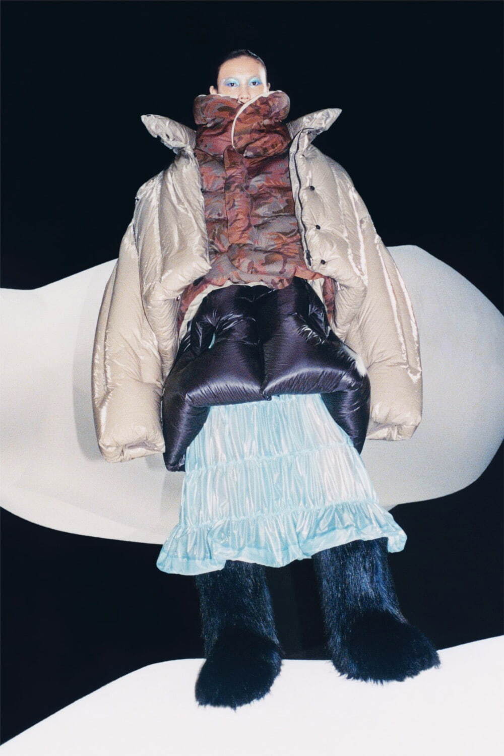 モンクレール + ディンユー・チャン、海底世界の生物に着想を得た“ボリューミー”パファージャケット｜写真8