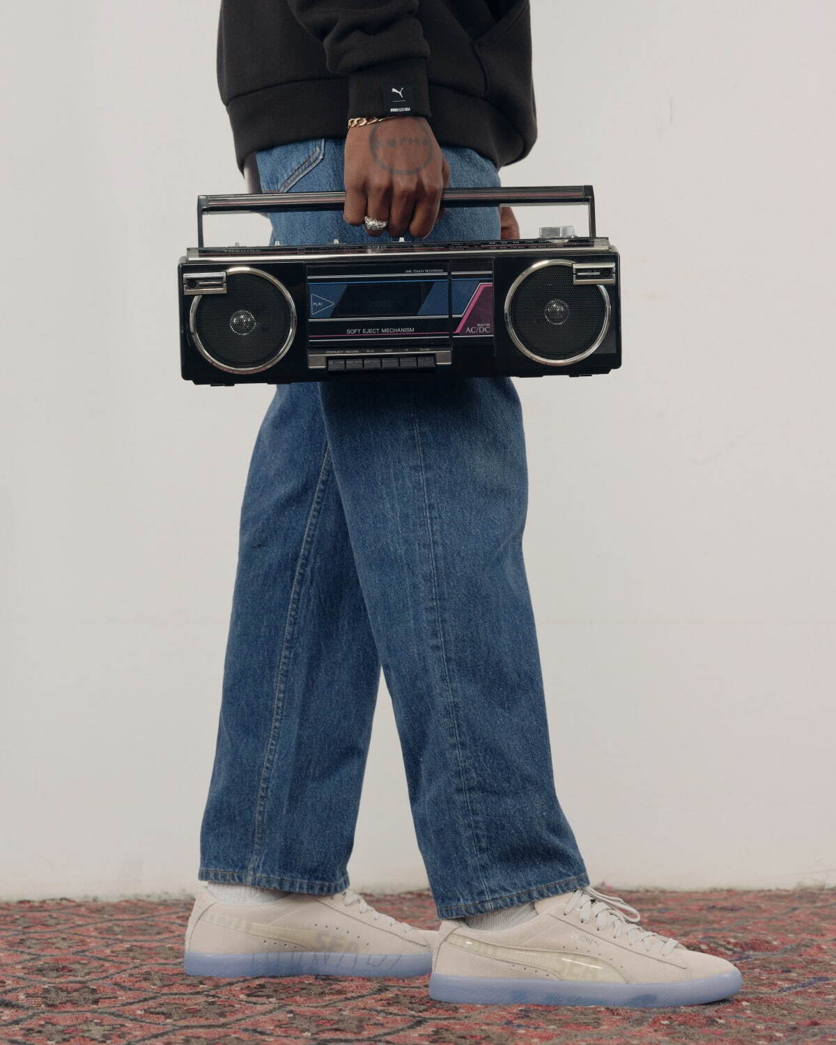 プーマ×ウィンダンシー、"80-90年代のカセットやCD"着想のウェア＆透明ソールのスニーカー｜写真17
