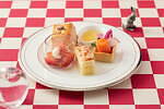 “ピンク×レッド”の春アフタヌーンティー、グランドニッコー東京 台場で - 桜ムースや苺スイーツなど｜写真4