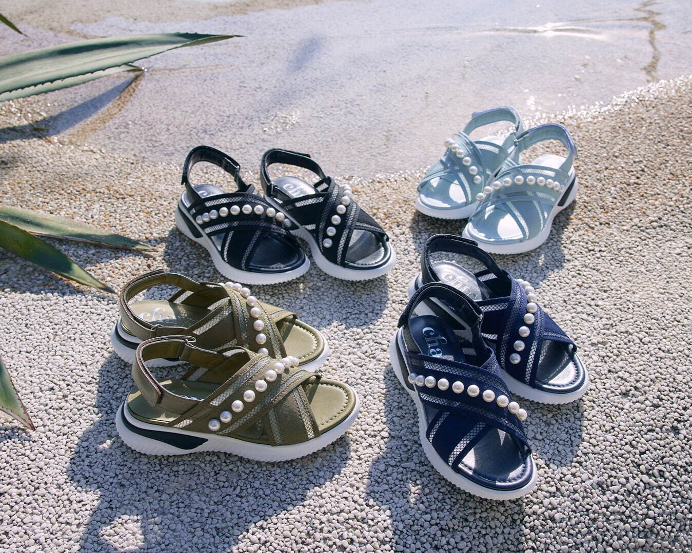 PEARL SPORTS SANDALS 各18,700円