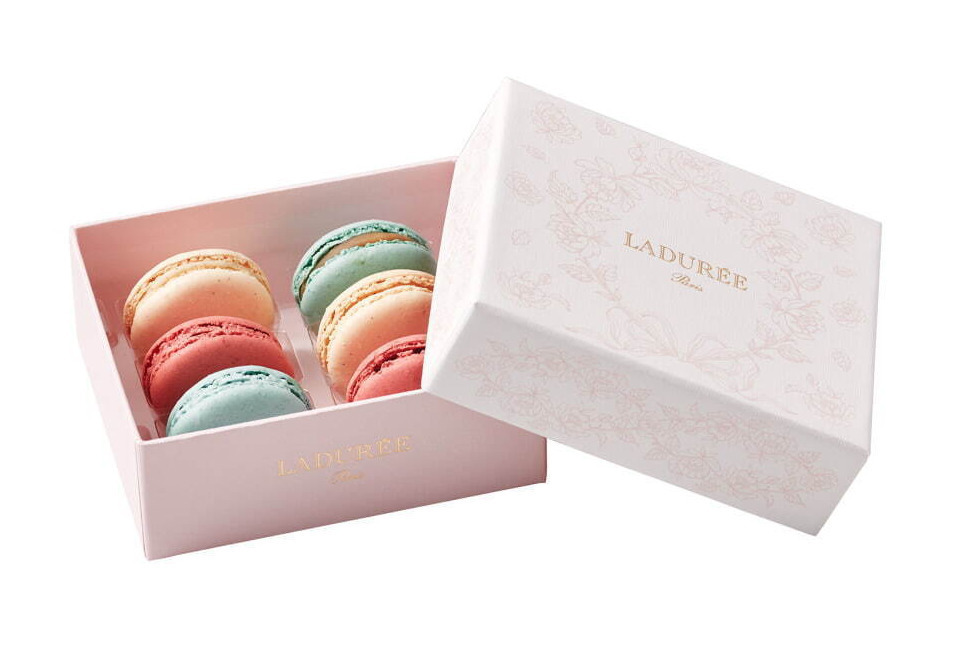 ラデュレのホワイトデー限定マカロンボックス、“永遠”を表す花のリースをデザイン