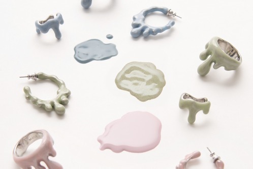 Q-pot.“とろ～り”アクセサリーが春色ペールカラーに、淡いピンクのイヤーカフ＆リングなど