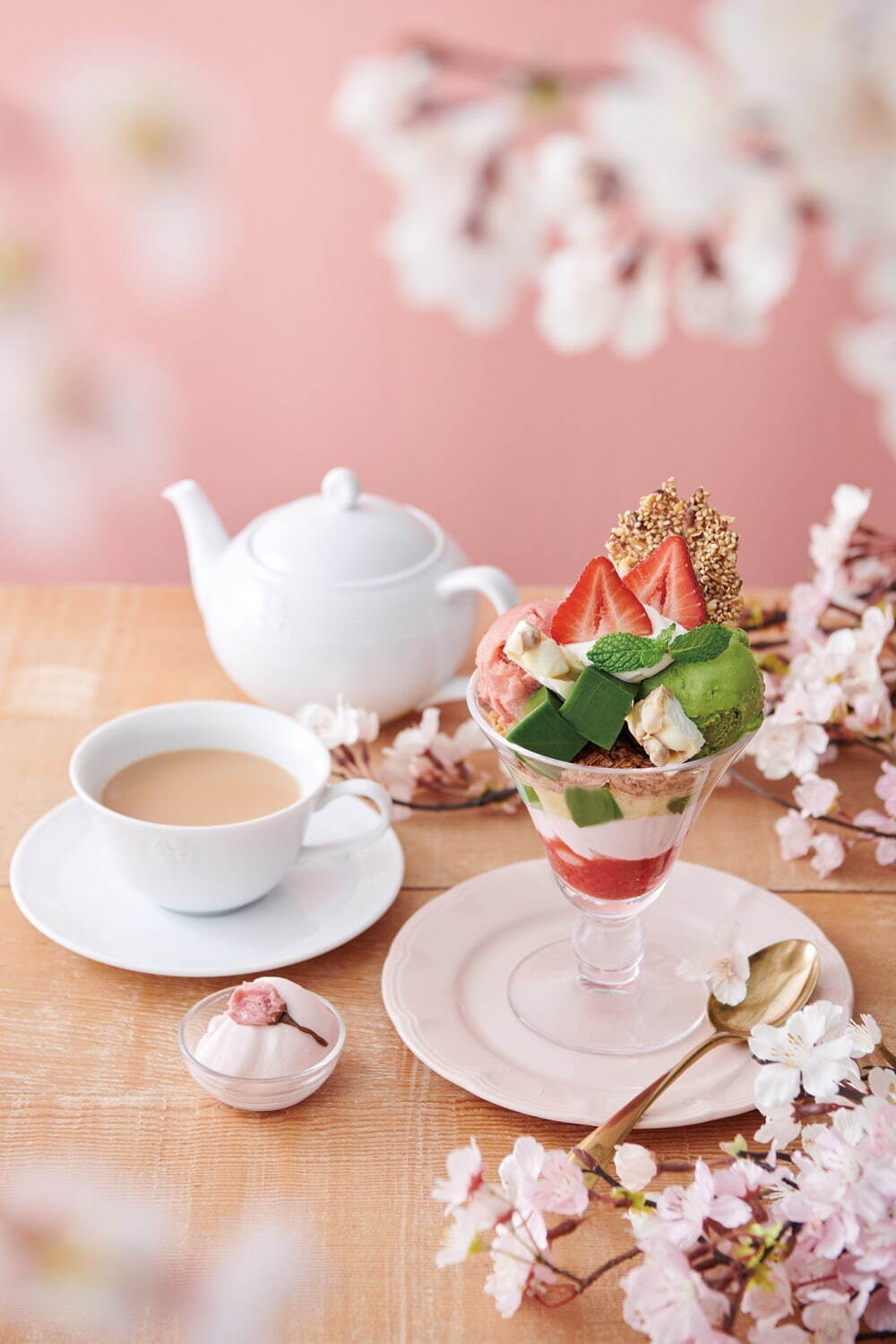 アフタヌーンティー ティールームの春限定メニュー 苺と抹茶のパフェやさくらミルクティー ファッションプレス