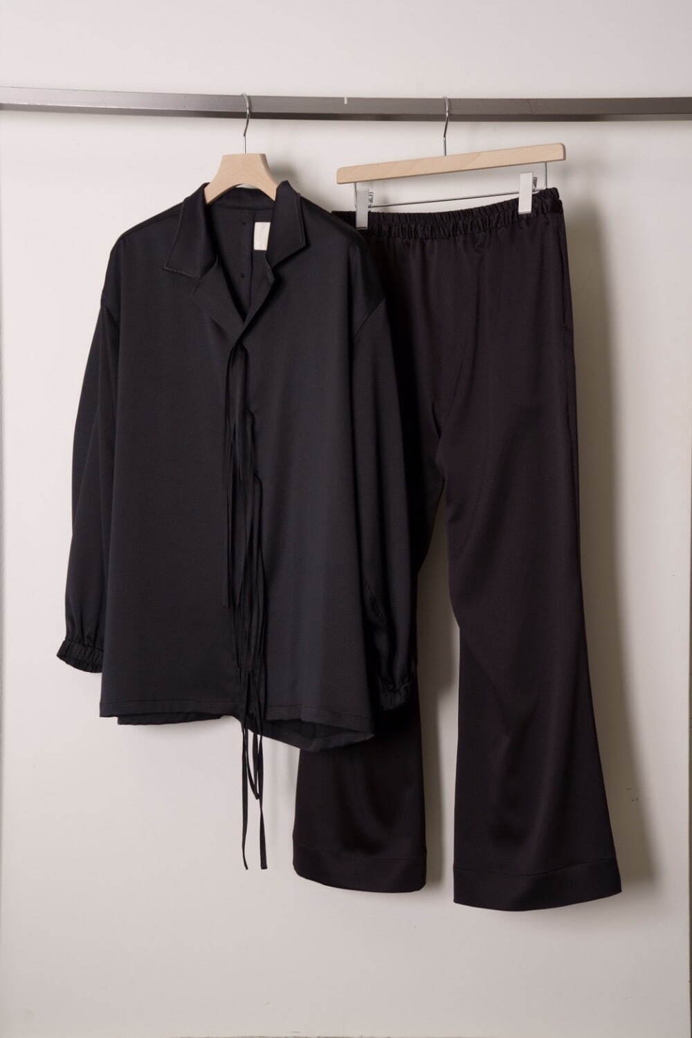 Satin pajama shirts 26,400円、Satin pajama pants 24,200円