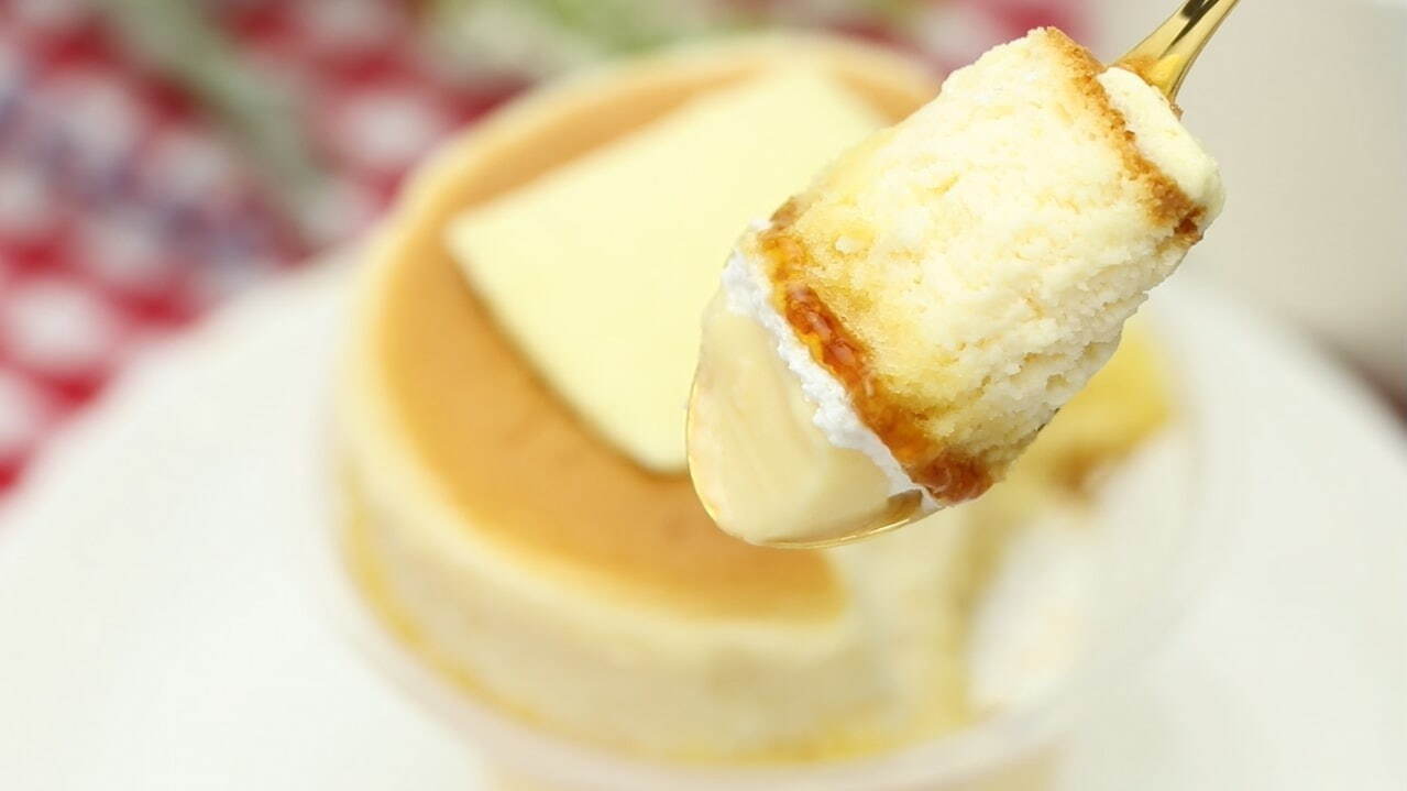 ファミマ「ホットケーキなスフレ・プリン」全国で発売、バタークリームの甘じょっぱい味わい｜写真3