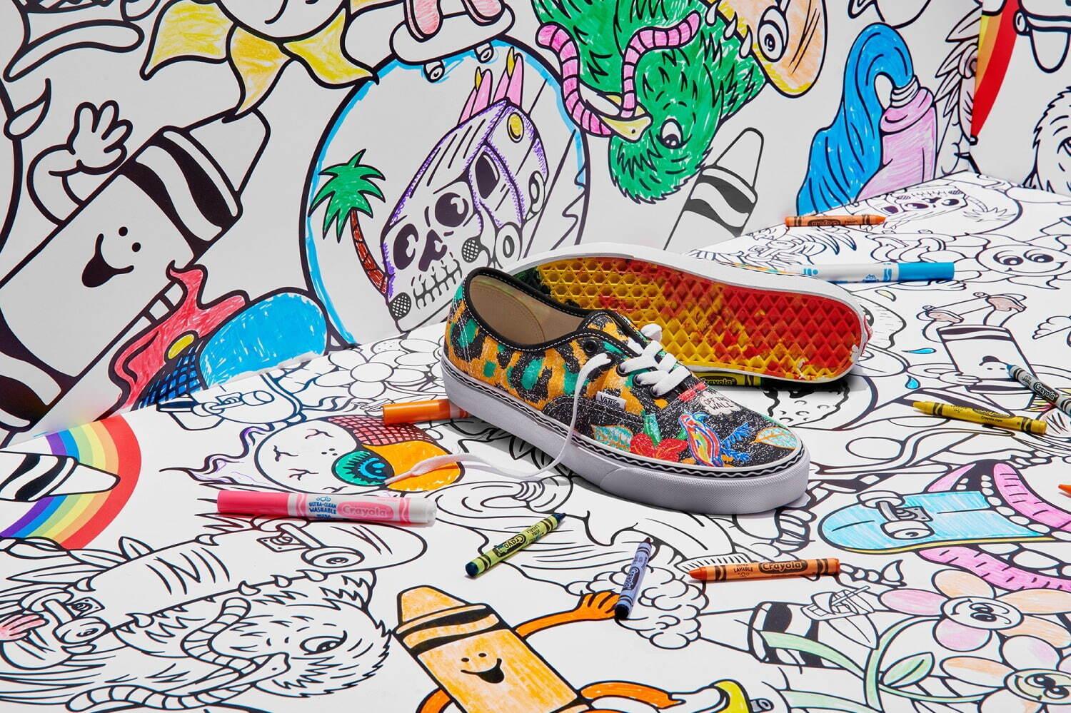 VANS"塗り絵風”にカスタム！？自分色のアッパー＆ソールが楽しめるクレヨラのコラボスニーカー｜写真3