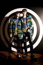 アナ スイ 2022-23年秋冬コレクション、60年代のロック番組にときめいて｜写真1