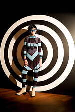 アナ スイ 2022-23年秋冬コレクション、60年代のロック番組にときめいて｜写真8