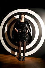 アナ スイ 2022-23年秋冬コレクション、60年代のロック番組にときめいて｜写真33