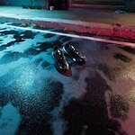 アディダス オリジナルス×グッチメイズのスニーカー、光で浮かび上がる"シークレットロゴ"｜写真2