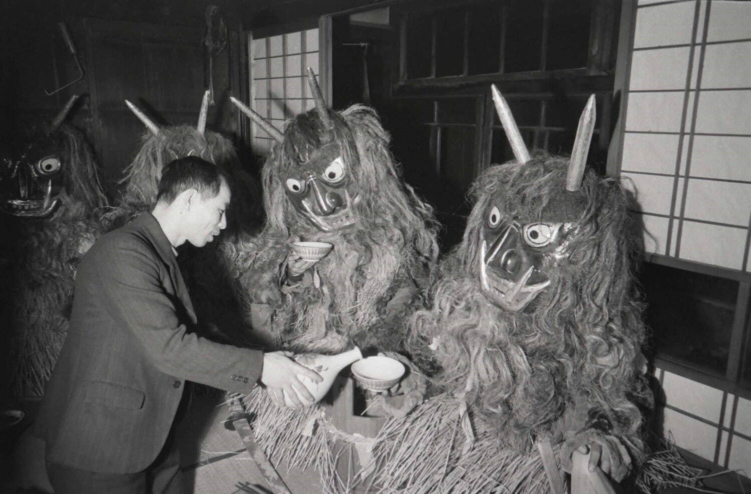 ナマハゲ 秋田 1957年 撮影：岡本太郎(川崎市岡本太郎美術館蔵)