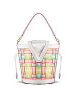 ロジェ ヴィヴィエ22年春夏、パステルカラーのRV バケットバッグ＆クリスタルバックル付きサンダル｜写真2