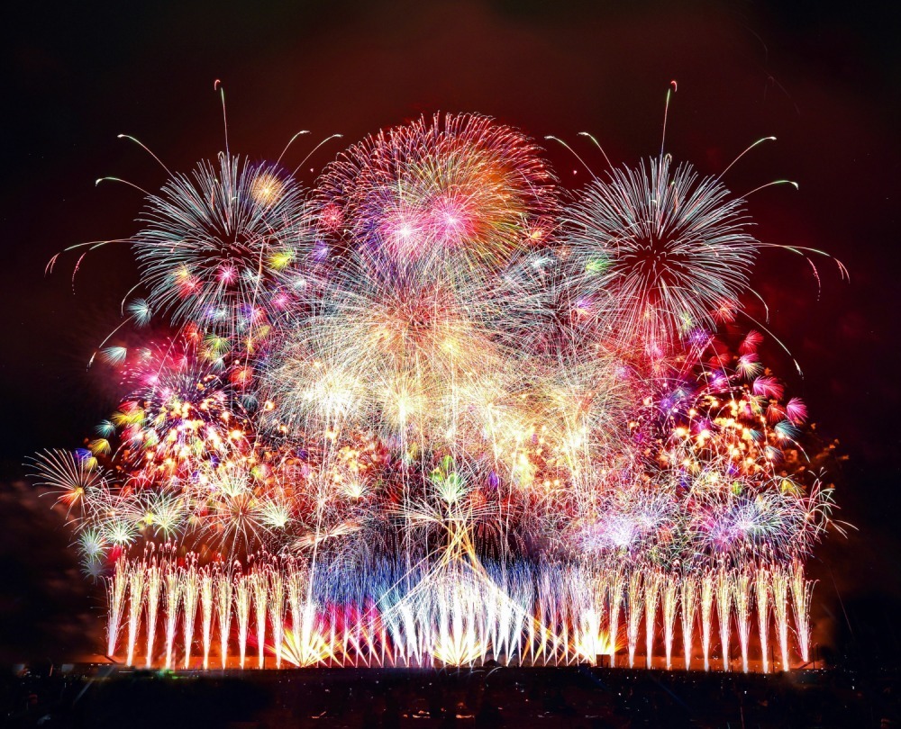 花火と音楽がシンクロ 三陸花火大会22 10 000発以上の花火が岩手 陸前高田市で ファッションプレス