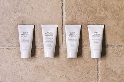 ジョンマスターオーガニックから、ギフトにもピッタリのトラベルキットが登場