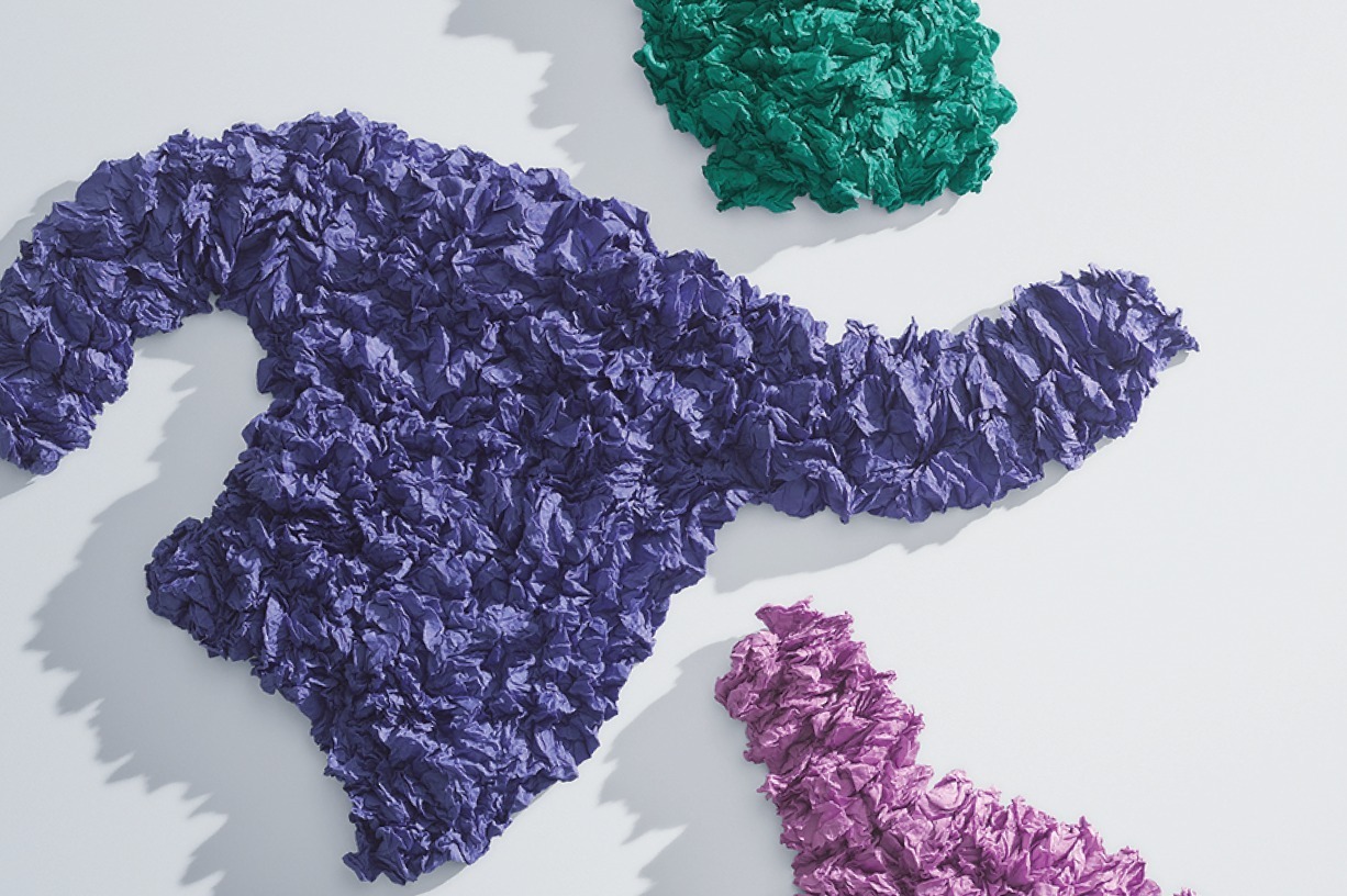 ミー イッセイ ミヤケ新作ウェア"手描きグラフィック"のプリーツトップス