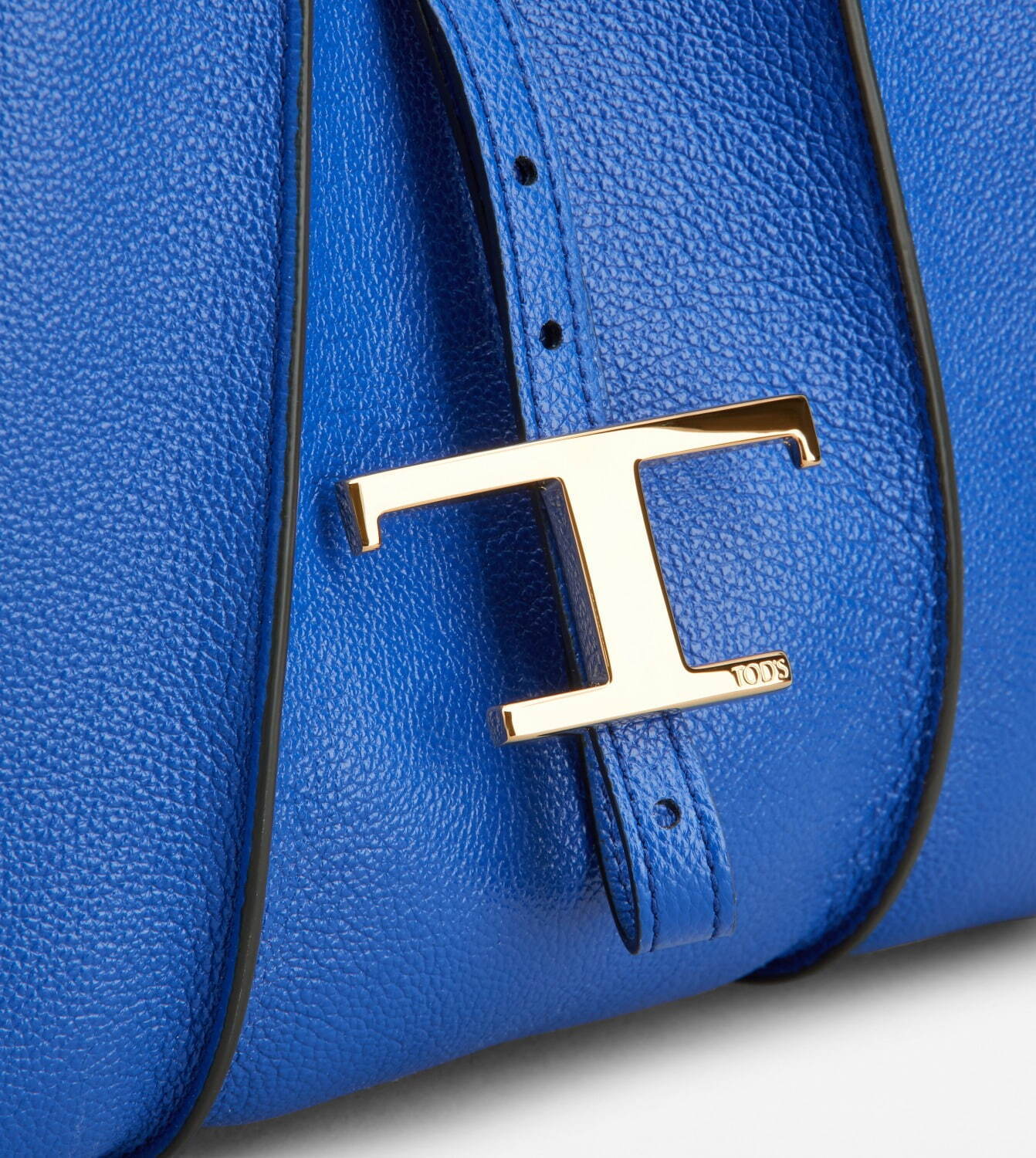 トッズの人気バッグ「T タイムレス」に新ミニサイズ、取外し可能な 