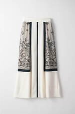 ミューラル“花の優雅な佇まい”を表現した刺繍レースブラウス＆スカートなど、渋谷では試着会を開催｜写真3