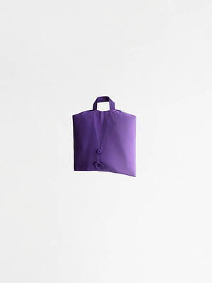 イッセイ ミヤケのアイム メン“折り畳んでバッグのように