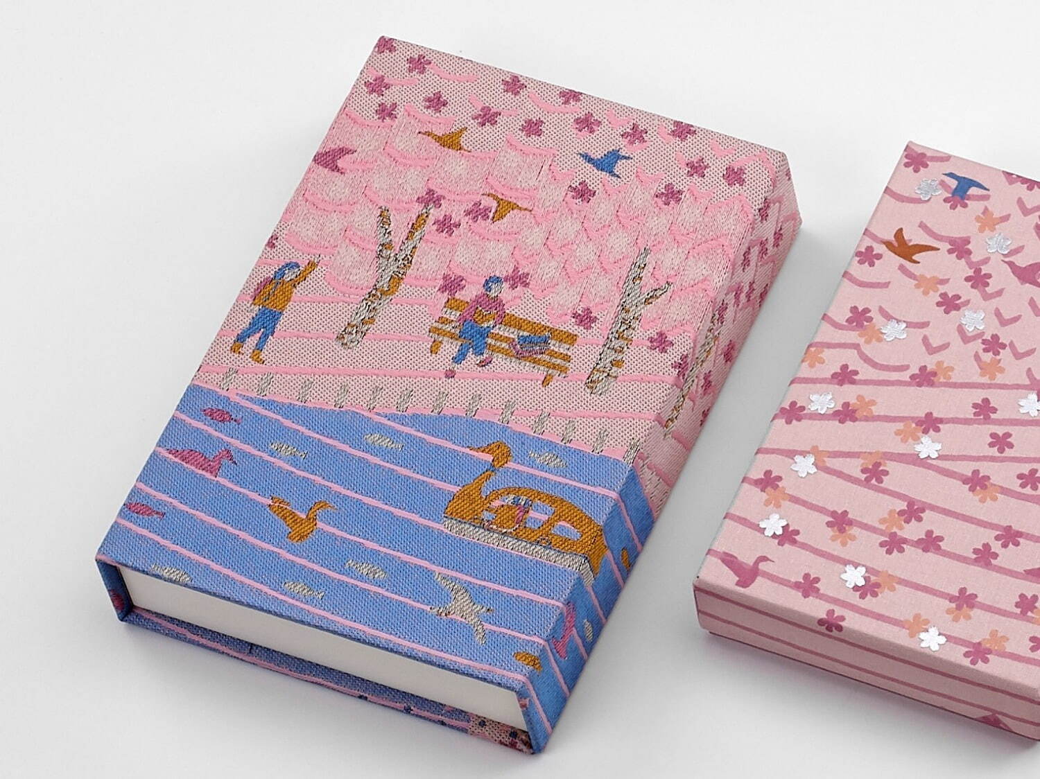 モレスキンから日本の桜に着想を得た限定版ノートブック、テキスタイルデザイナー・氷室友里とコラボ｜写真4