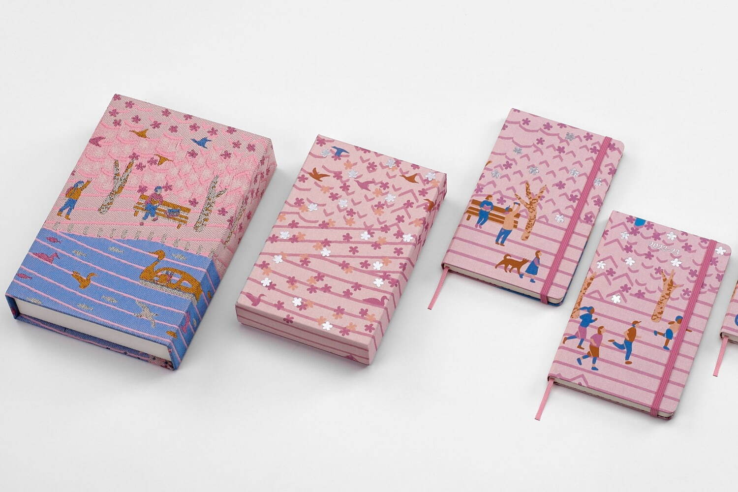 モレスキンから日本の桜に着想を得た限定版ノートブック、テキスタイルデザイナー・氷室友里とコラボ