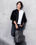 ブルガリの新作レザーバッグ、トートやブリーフケースなど全6型 - 鮮やかなブルーなど3色を用いて｜写真29