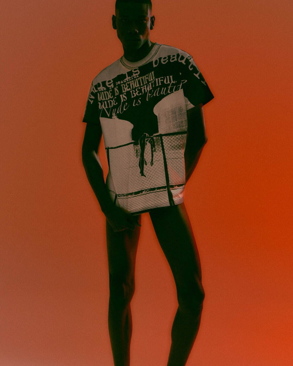 篠山紀信の写真がアパレルに、シュープコラボ新作ユニセックスTシャツ 