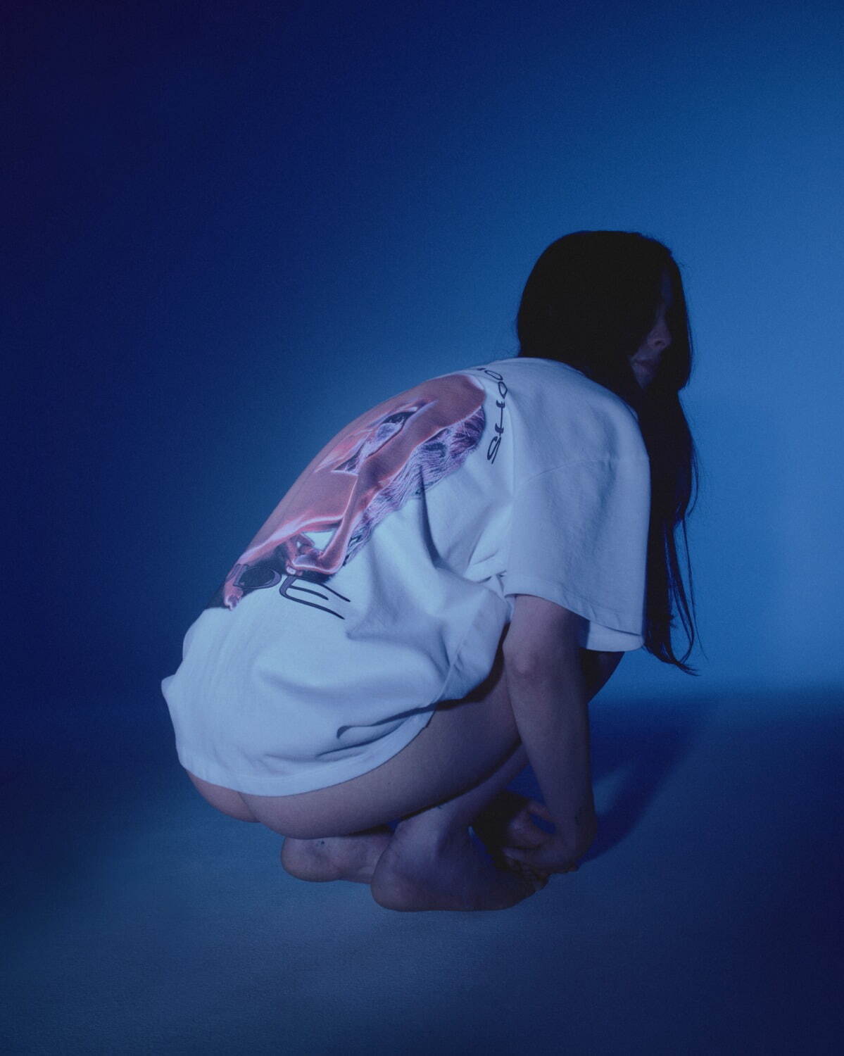 篠山紀信の写真がアパレルに、シュープコラボ新作ユニセックスTシャツ