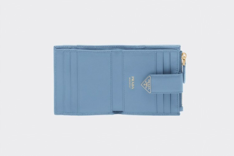 プラダの2022年春レディース財布、人気の二つ折りから長財布まで 