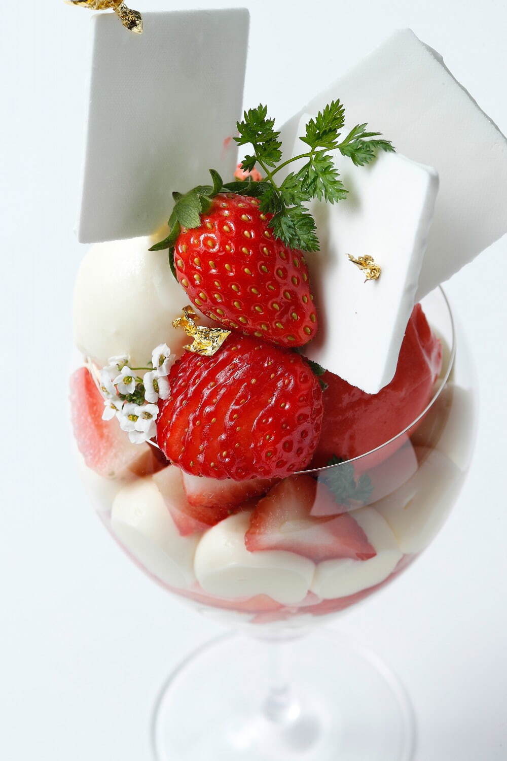 エンポリオ アルマーニ カフェ“苺×酒粕×柚子”限定パフェ、ライスクリスピーや米のミルク煮を合わせて｜写真2